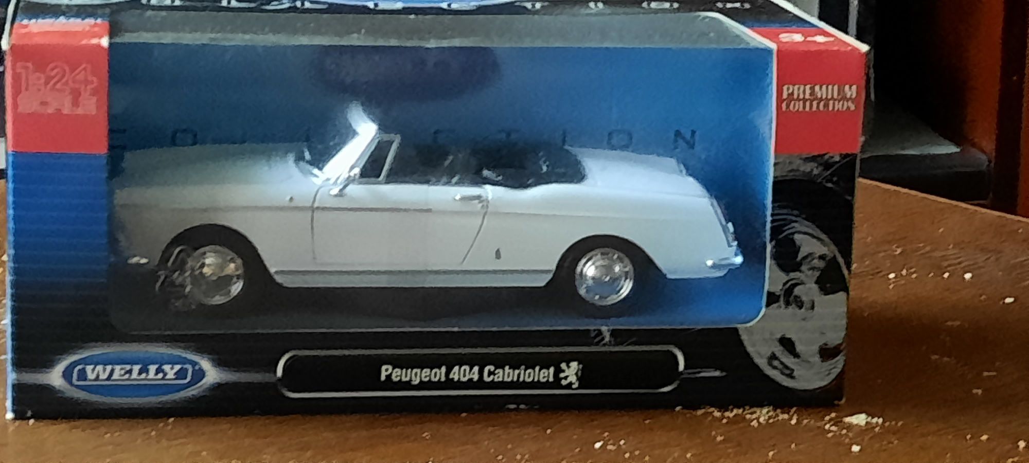 Mam na na sprzedaż Peugeota 404 Cabrio w skali 1:24