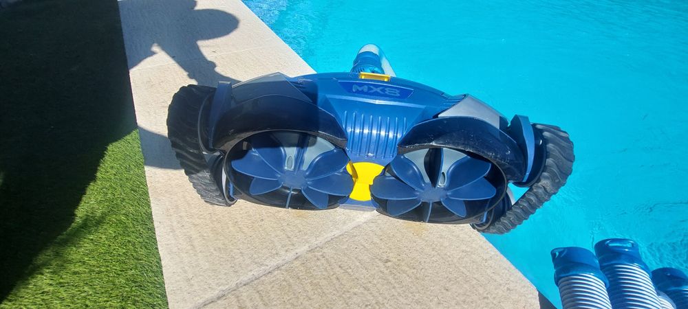 Aspirador de piscina ZODIAC MX8  limpa paredes e fundo