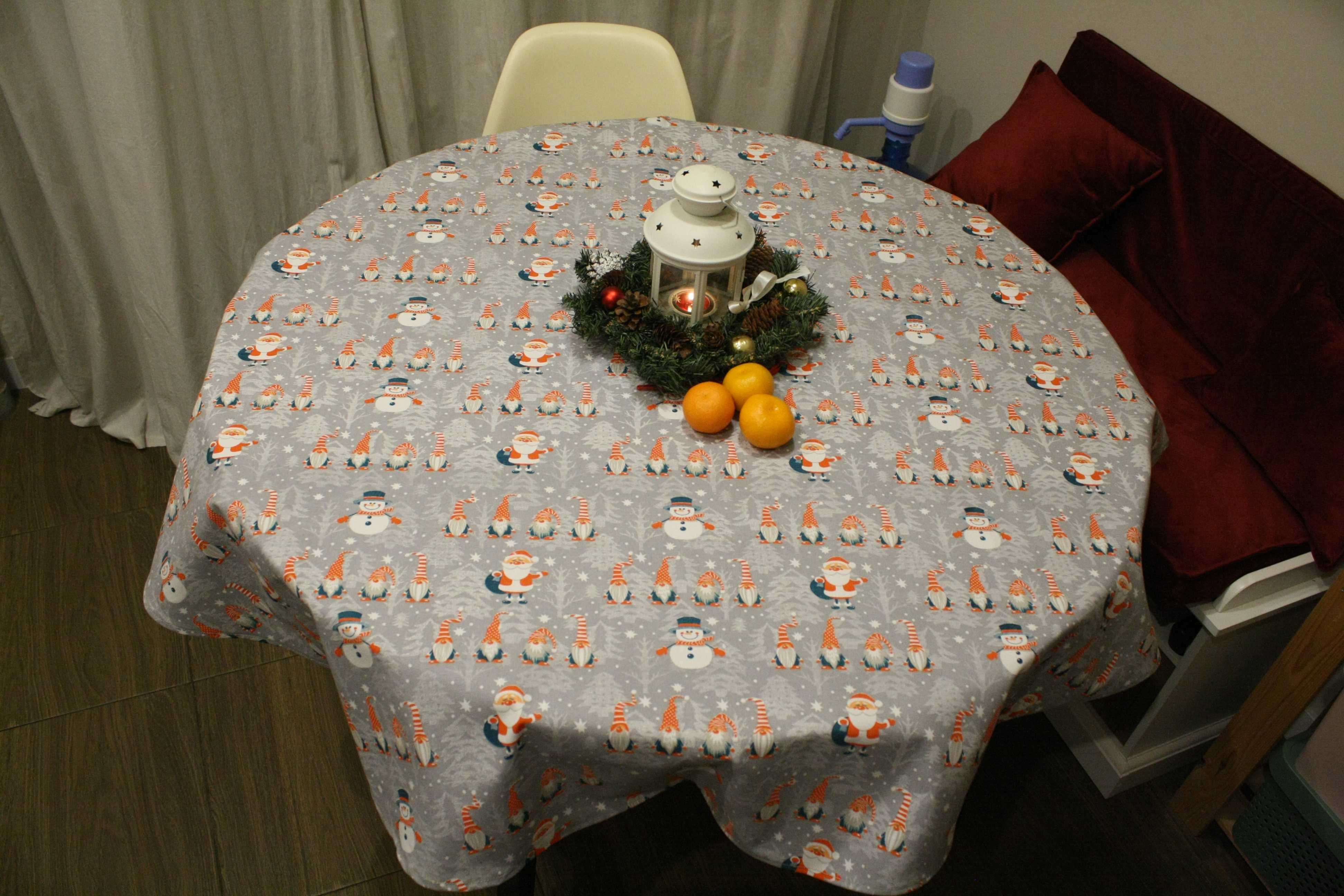 Вишукана новорічна скатертина на круглий стіл, кругла скатертина обрус