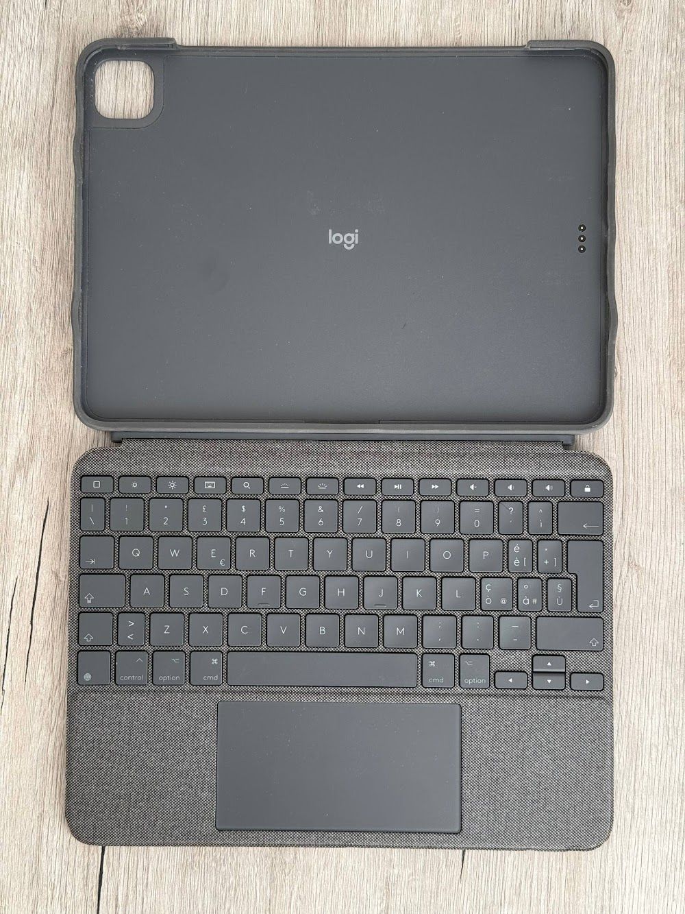 Чохол-клавіатура Logitech Combo Touch для iPad Pro 11 дюймів