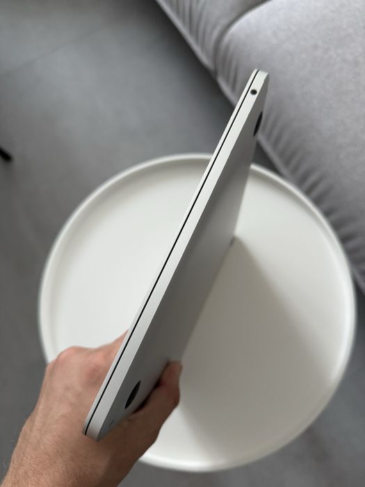 MacBook Pro 2019 13 i5 / 8GB /256 GB/ Touch Bar /92% АКБ