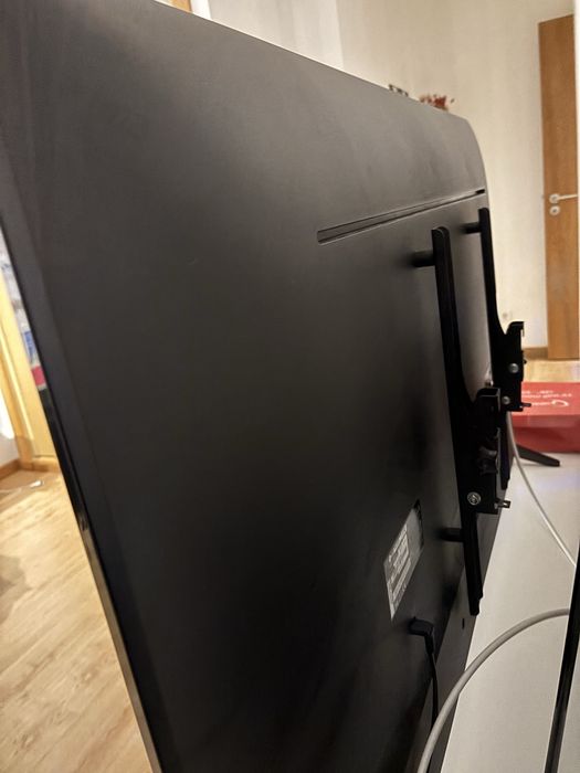 TV LG Smart TV 49” + Suporte de Parede – 200€