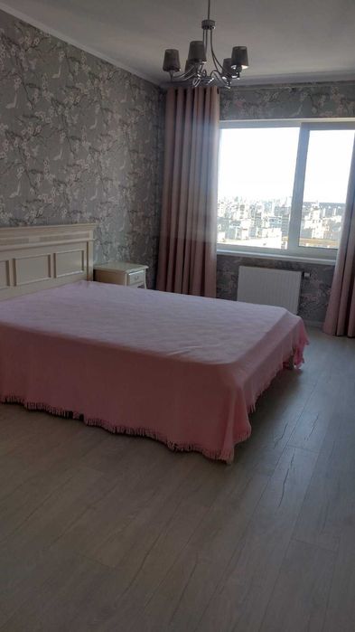 М Осокорки 10 хв,   євроремонт, генератор в будинку. два санвузли