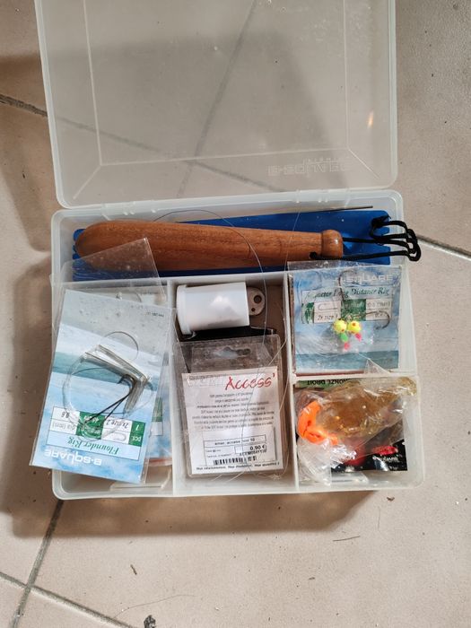 Canas de pesca com assessórios