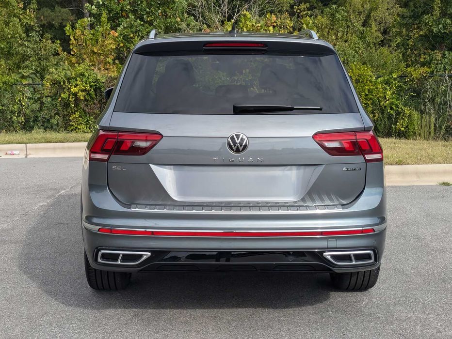 Volkswagen Tiguan      2022