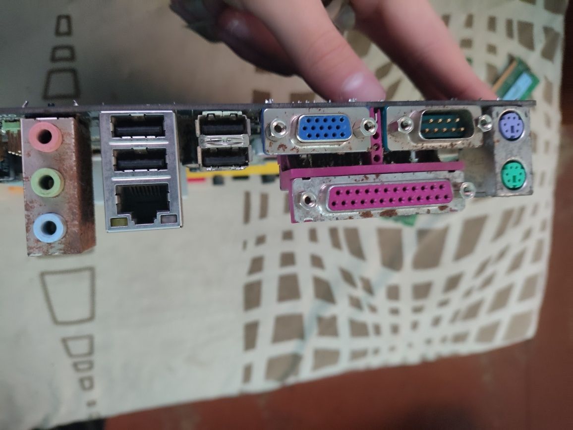 Комплект gigabyte 945gcm s2l
