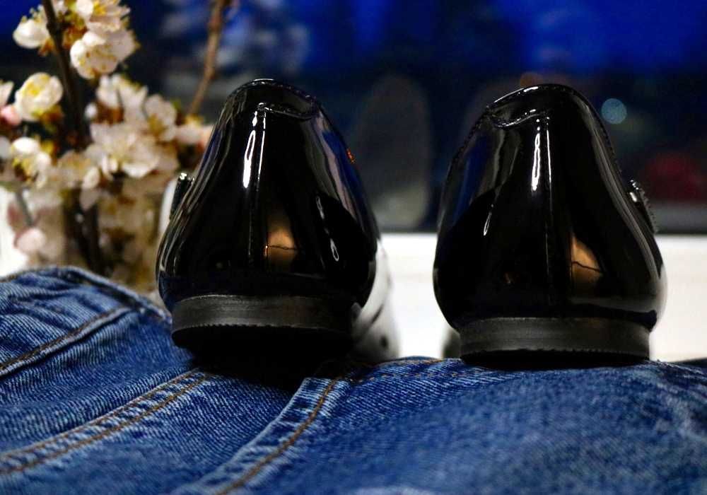 Жіночі шкіряні чорні лакові туфлі човники, низький підбор, розмір 38