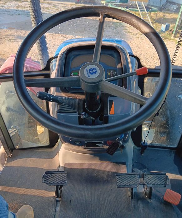 Trator 75cv impecável
