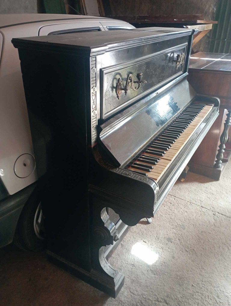 Pianos clássicos de colecção