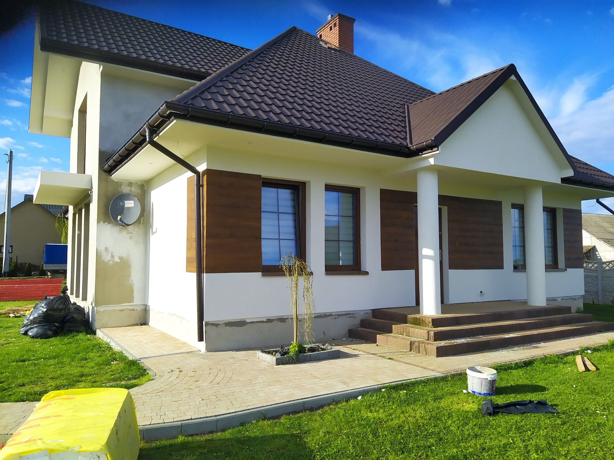 Docieplenia budynków, malowanie elewacji.
