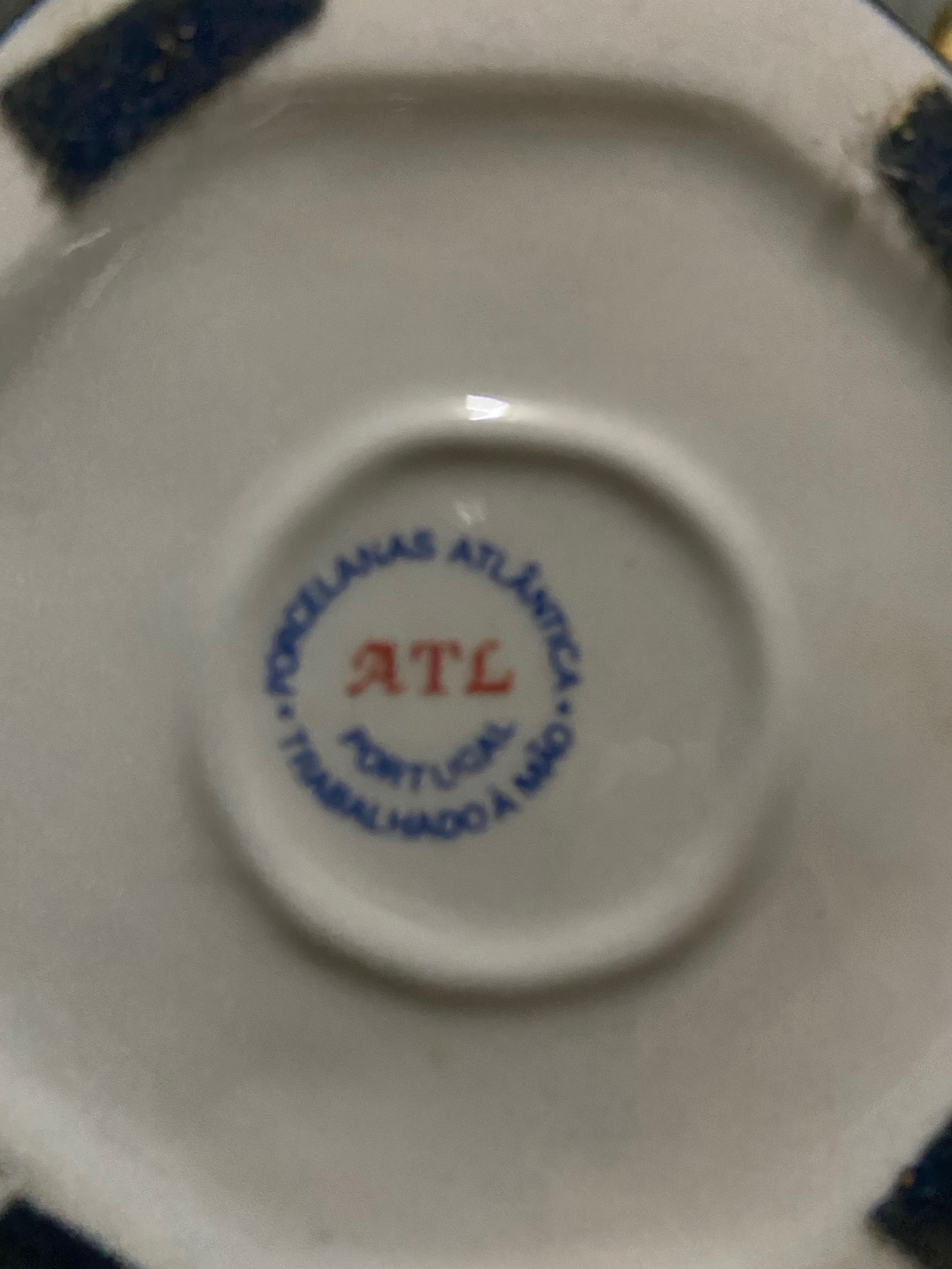 Vendo seis peças de porcelana
