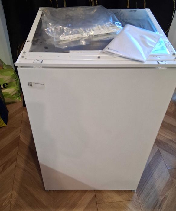 Chłodziarka lodówka do zabudowy Electrolux LRB2AE88S