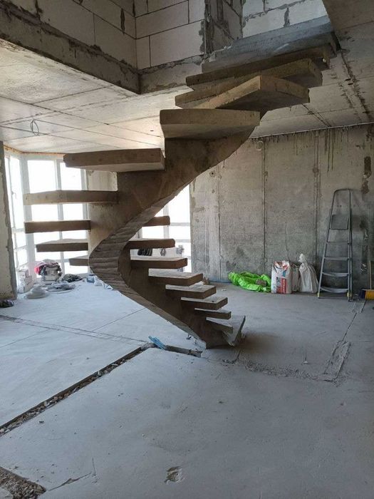 Сходи з бетону. Виготовлення та монтаж бетонних сходів