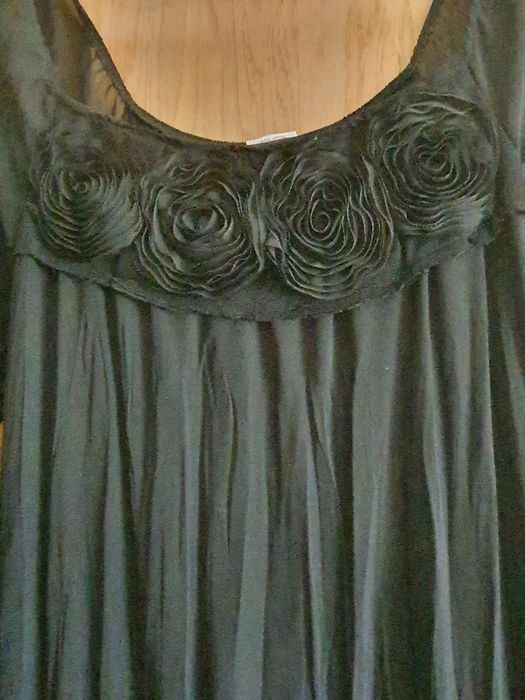 Vestido preto de festa