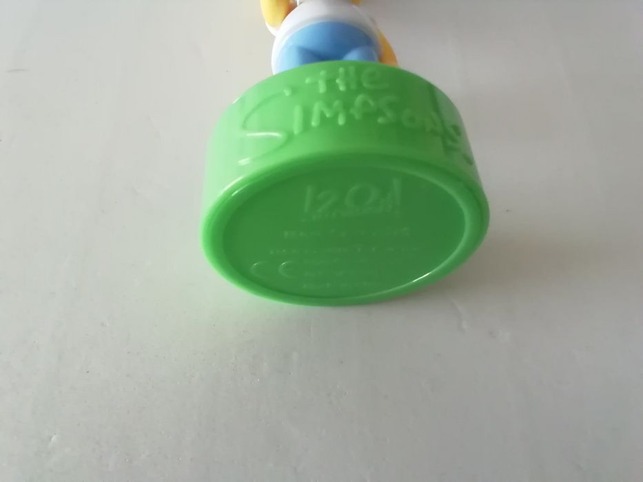 Homer Simpson - Figura c/ Base (Tem botão que faz mexer o Braço)