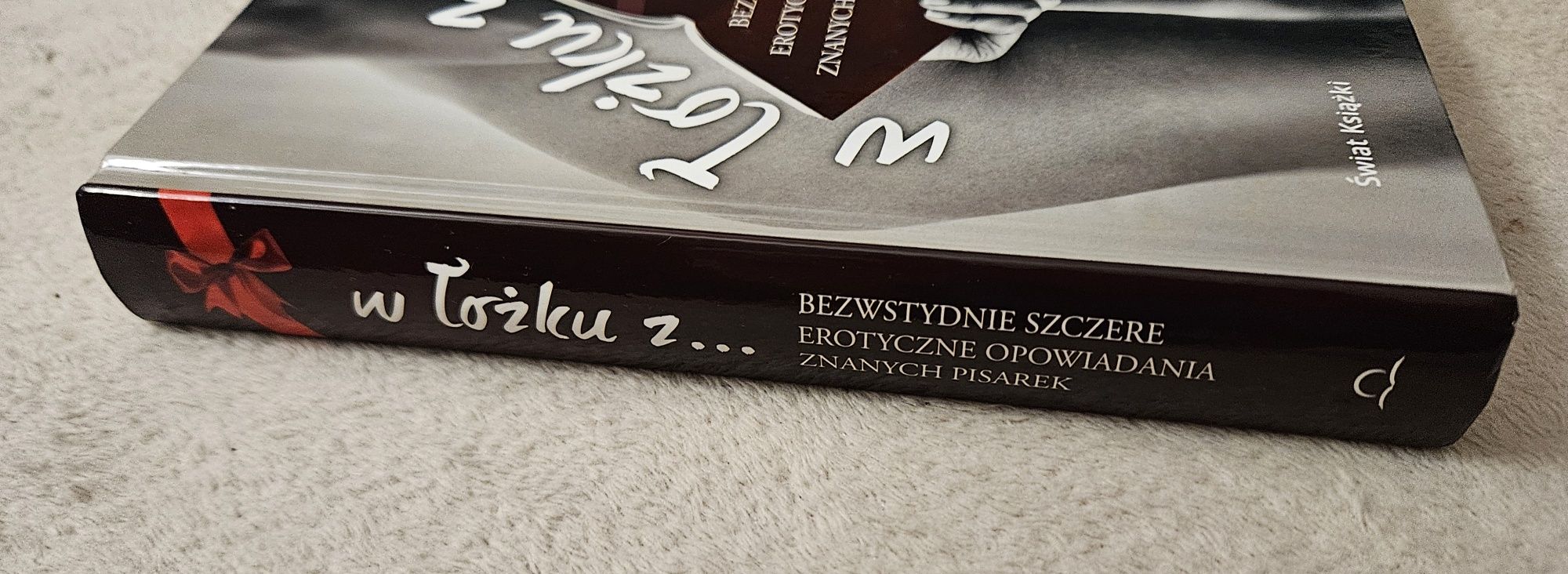 Książka W łóżku- szczere opowiadania znanych pisarek Świat Książki