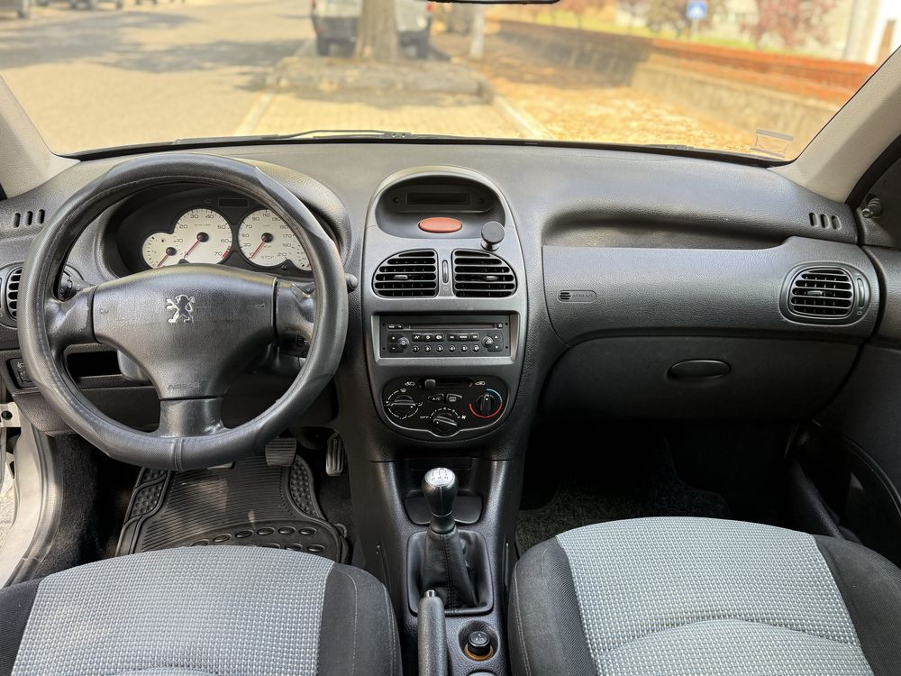 Peugoet 206 1.1 gasolina