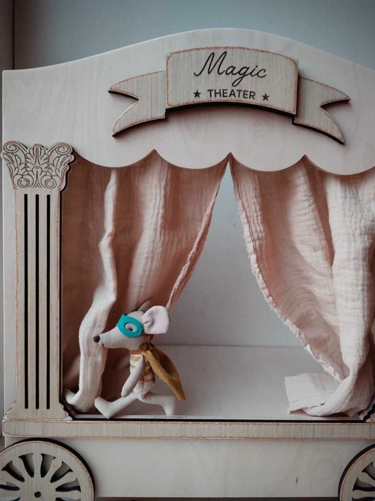 Magiczny Teatr drewniany dla dzieci / Teatrzyk Domek