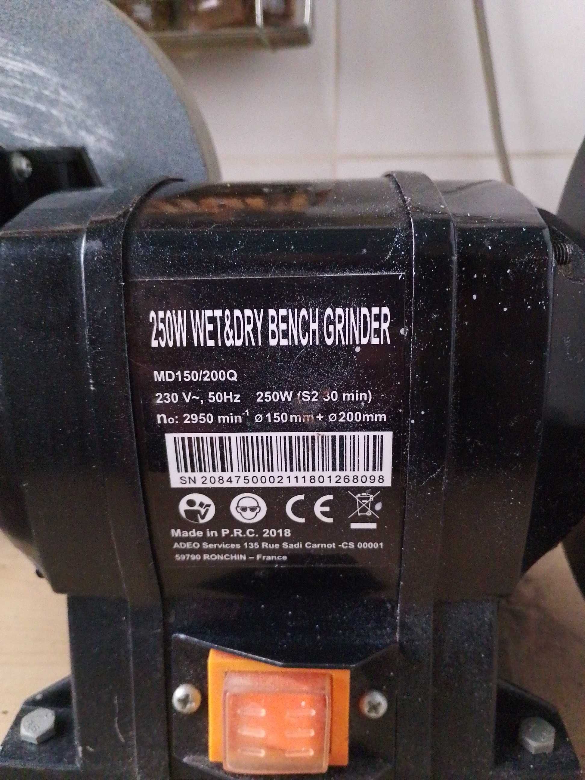 Esmeriladora Dupla 250W c/ Bancada