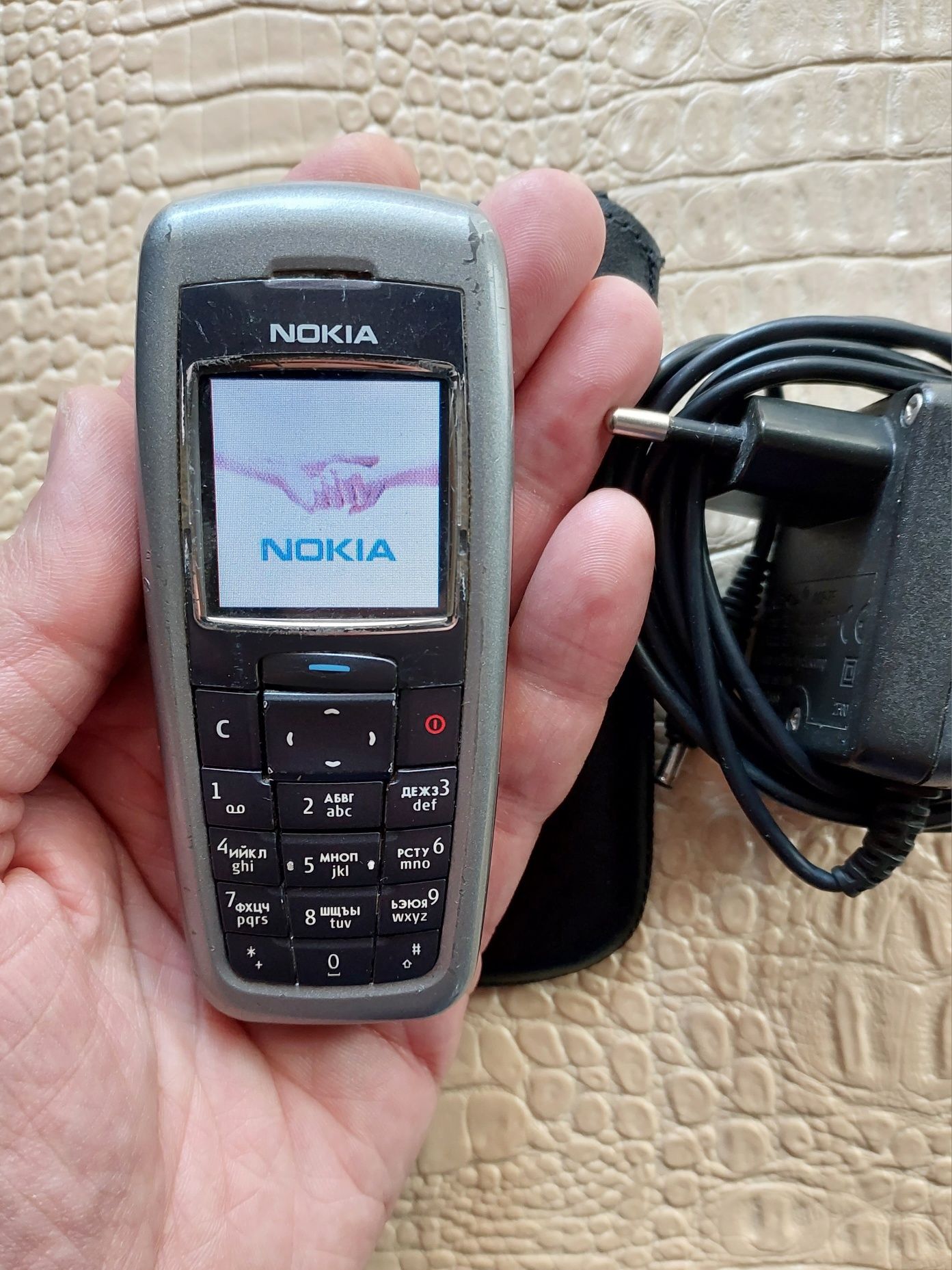 Мобильный телефон Nokia 2600 рабочий с батареей, зарядкой, чехлом
