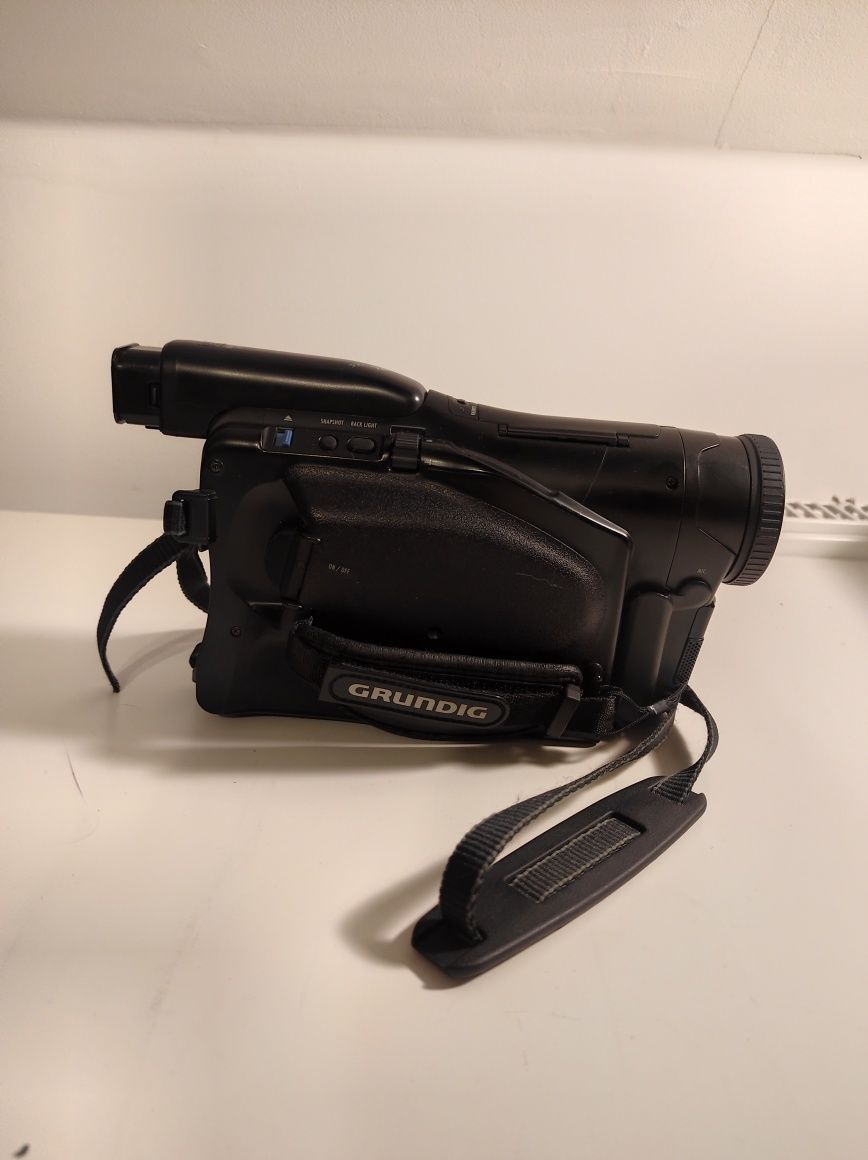 Stara kamera analogowa Grundig LC 760 SC

Stan wizualny bardzo dobry,