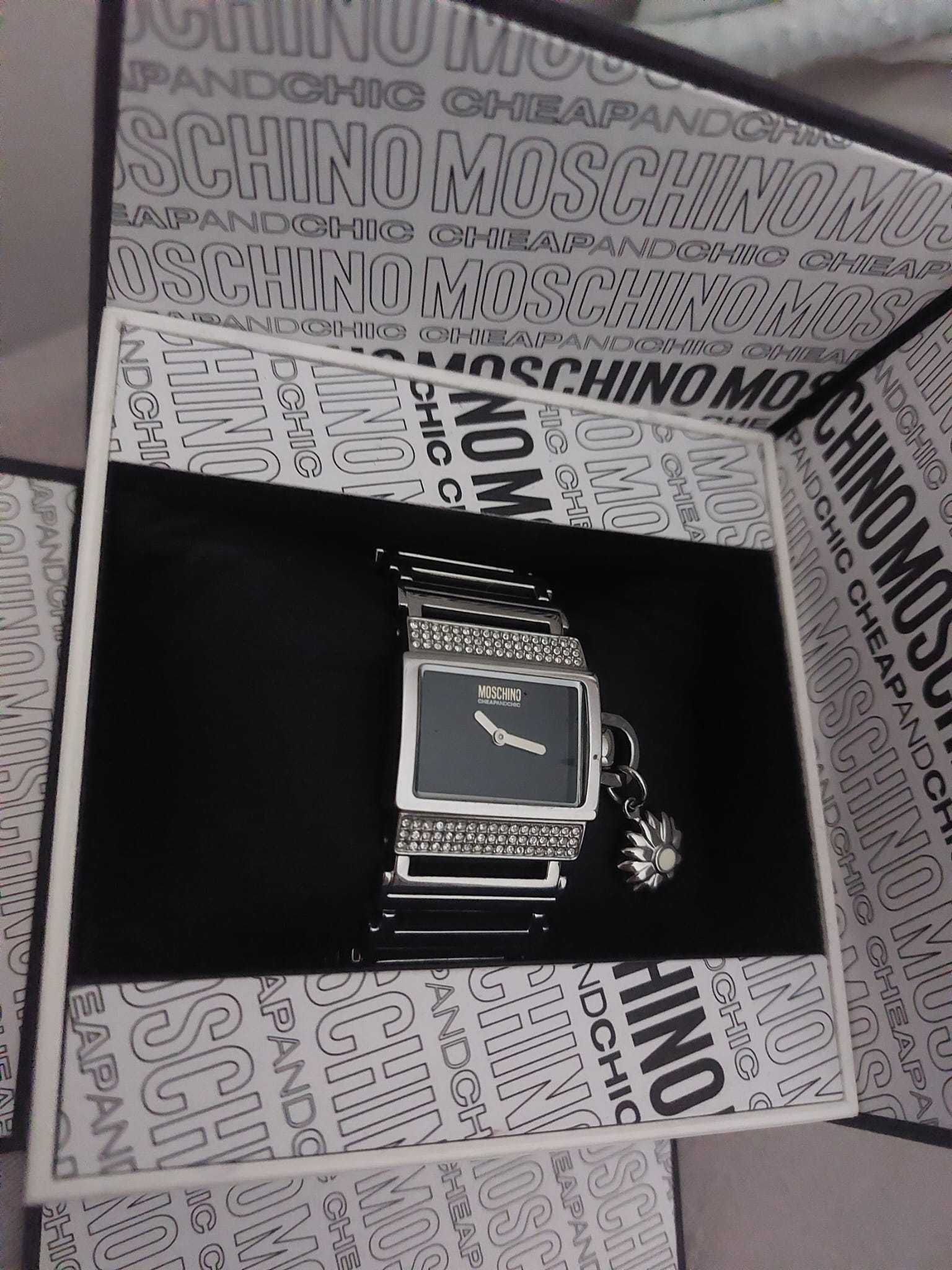 Relógio MOSHINO novo com caixa