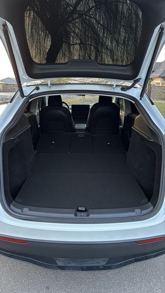 Tesla Model Y Long Range Dual Motor