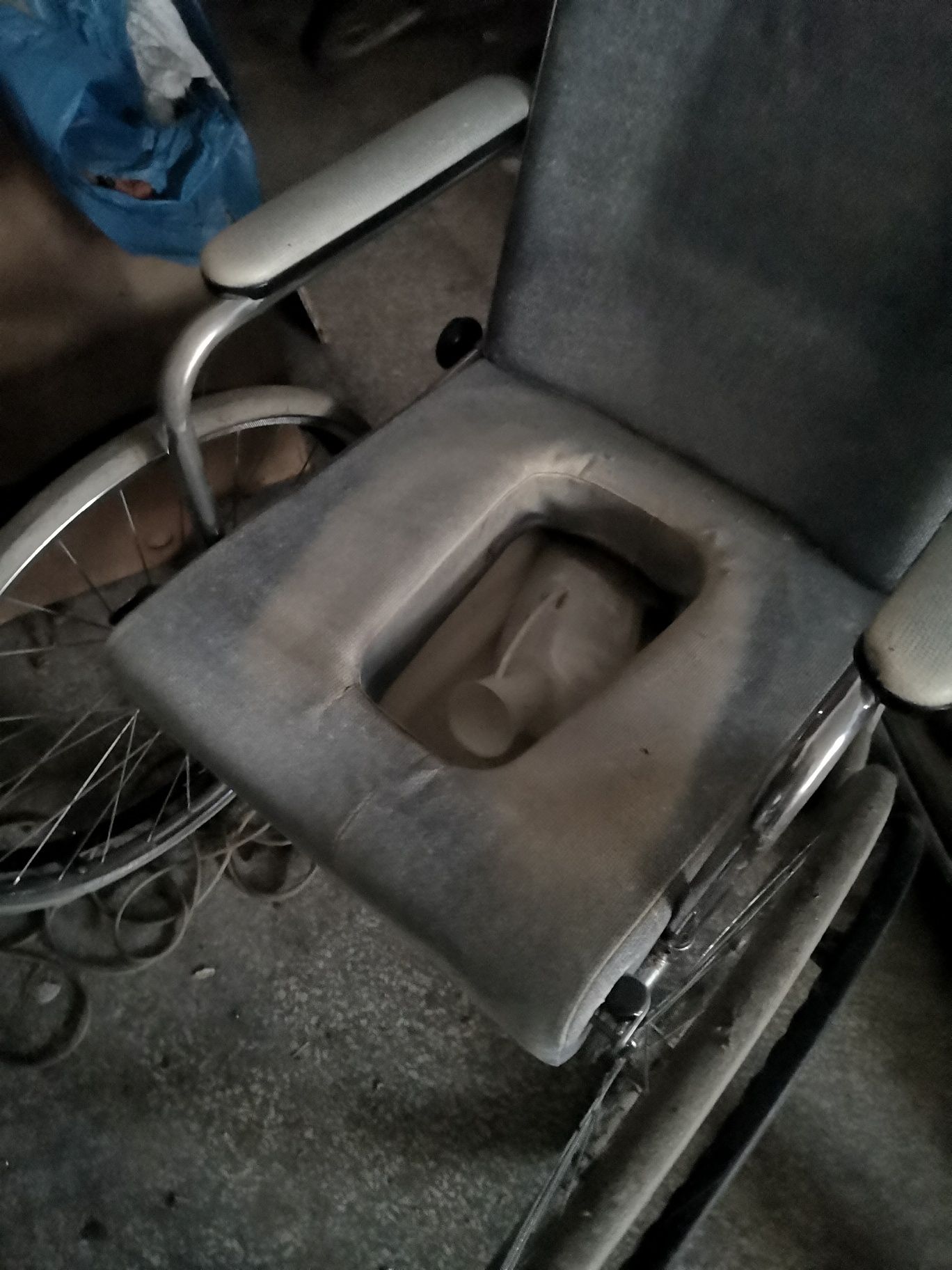 Wózek inwalidzki z WC