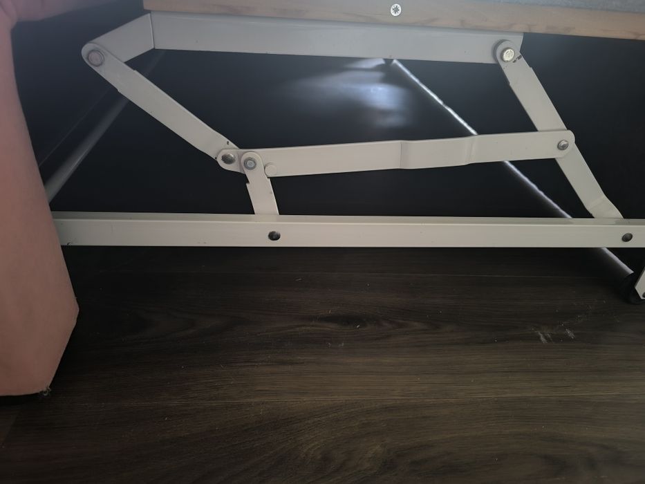 Sprzedam narożnik z pufą . Funkcja do spania  wygodna .