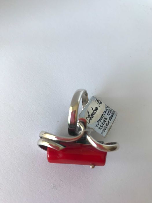 Pierścionek srebrny z koralem