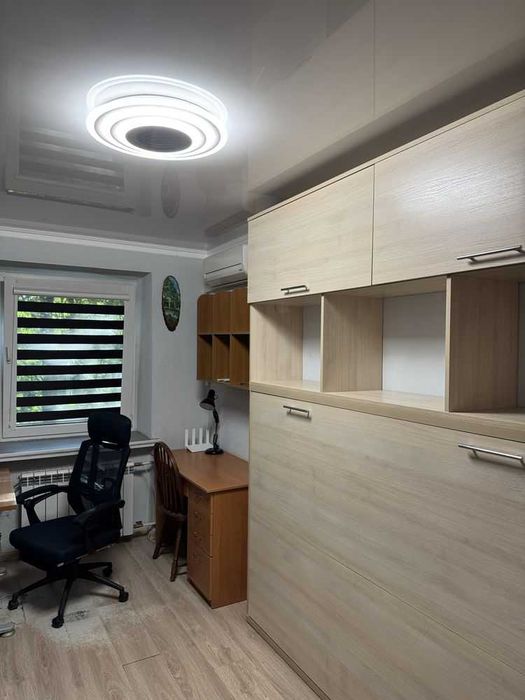 Продам 3х комнатную квартиру.  Шевченковский район. Метро 23 Августа.