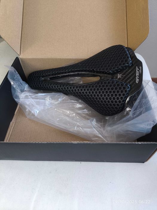 Selim de carbono ultra leve 120g,  250x140mm, 3d impresso, Ryet