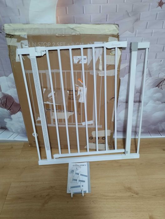 Barierka bramka bezpieczeństwa rozporowa na schody w drzwi 84-89 cm