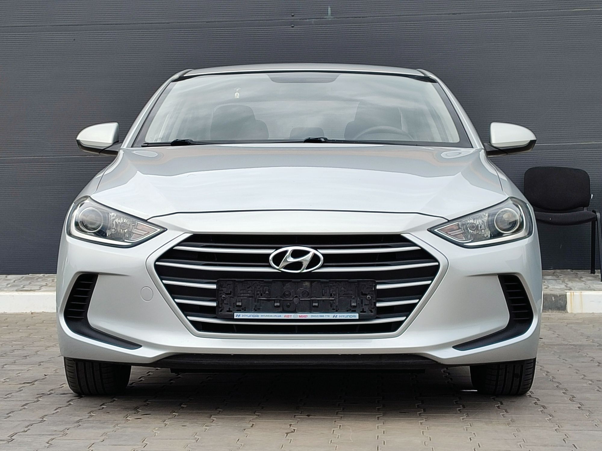 Продам Hyundai Elantra 2017г. Официальный 1.6л Бенз.