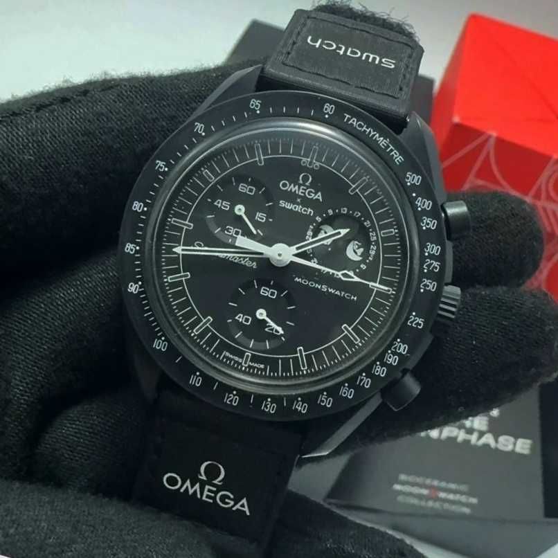 Super Blue Moon Chrono - designerski czasomierz z kosmicznym stylem!
