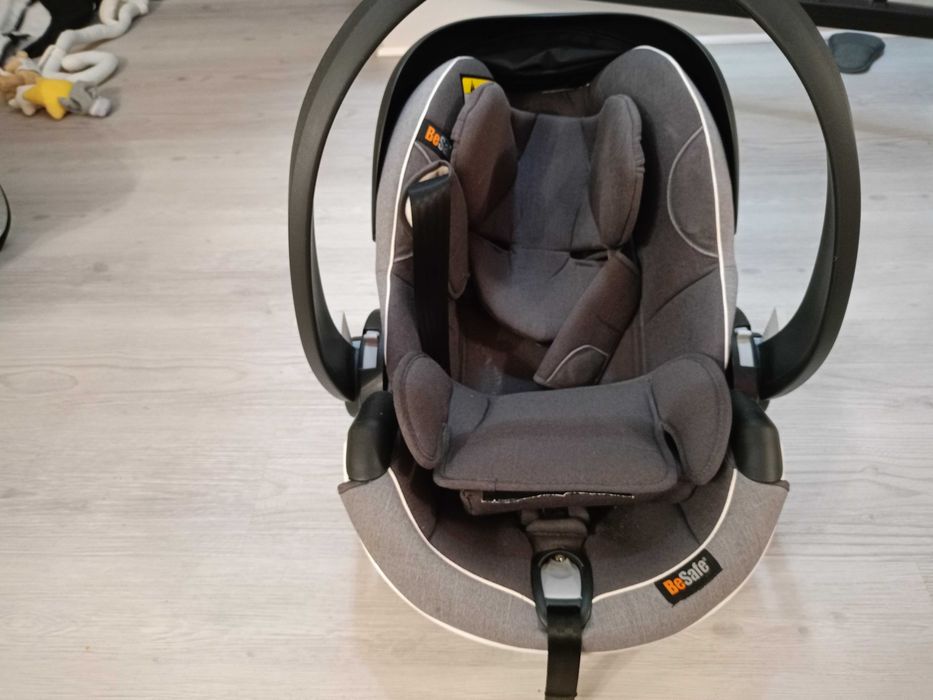 Fotelik dziecięcy nosidełko.