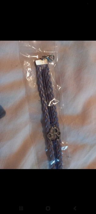 Pulseiras em fita de pele com patinha metálica - Local