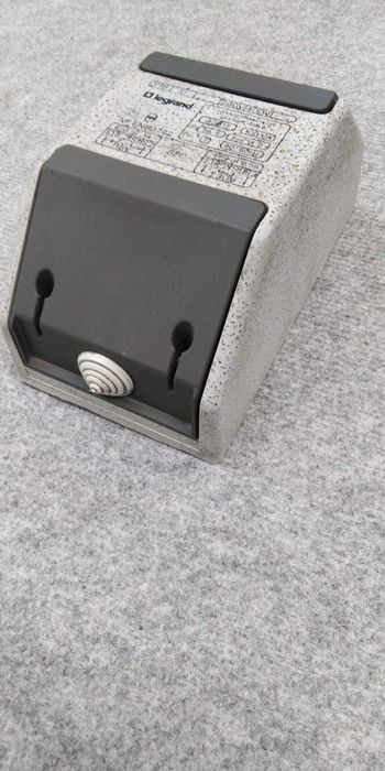 Transformador monofásico  230/400 - 230V  100VA