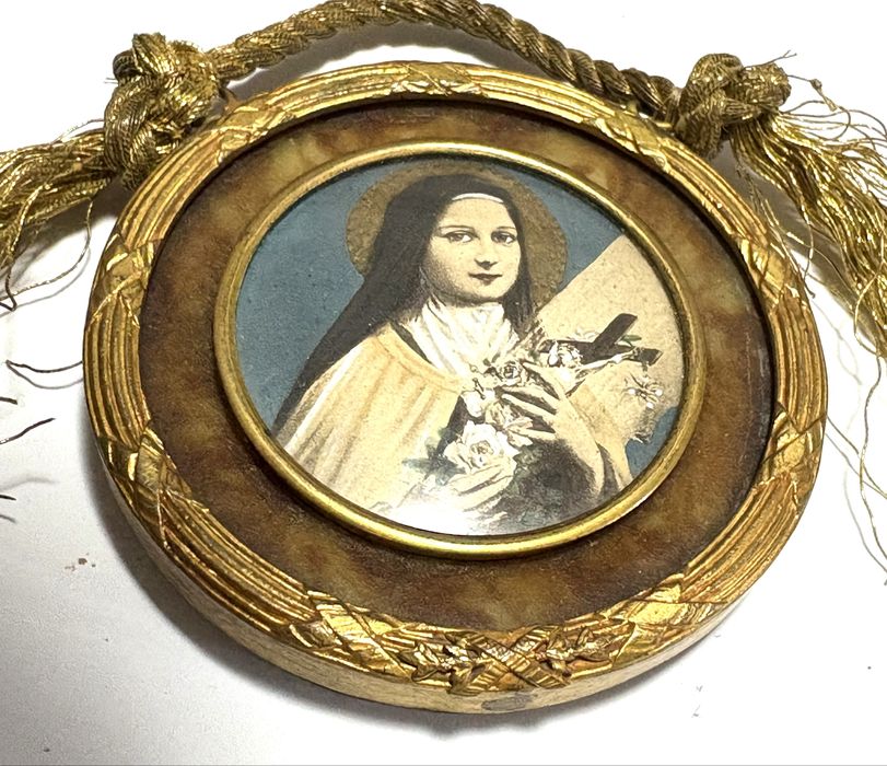 Linda antiga imagem da Santa Teresinha em moldura francesa do Sec XIX