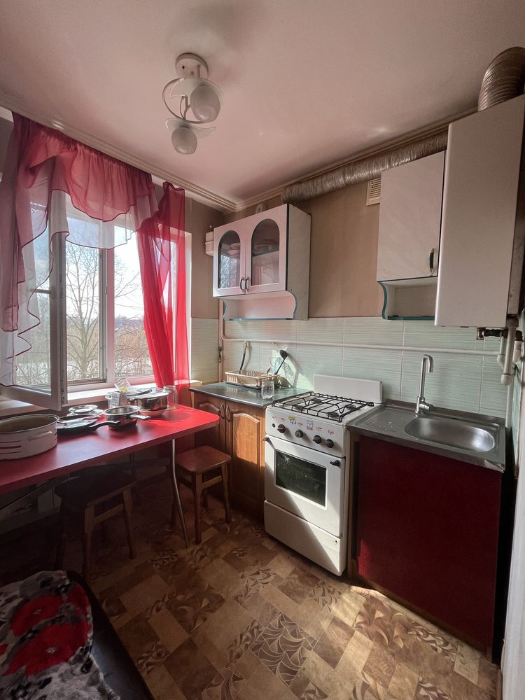 Крошня продаж 2 кімн квартири з окремими кімнатами