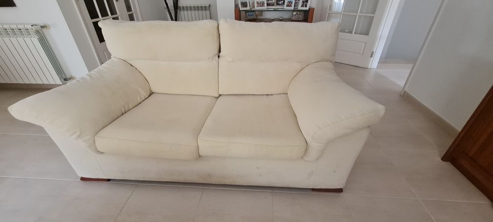 Sofá branco em tecido