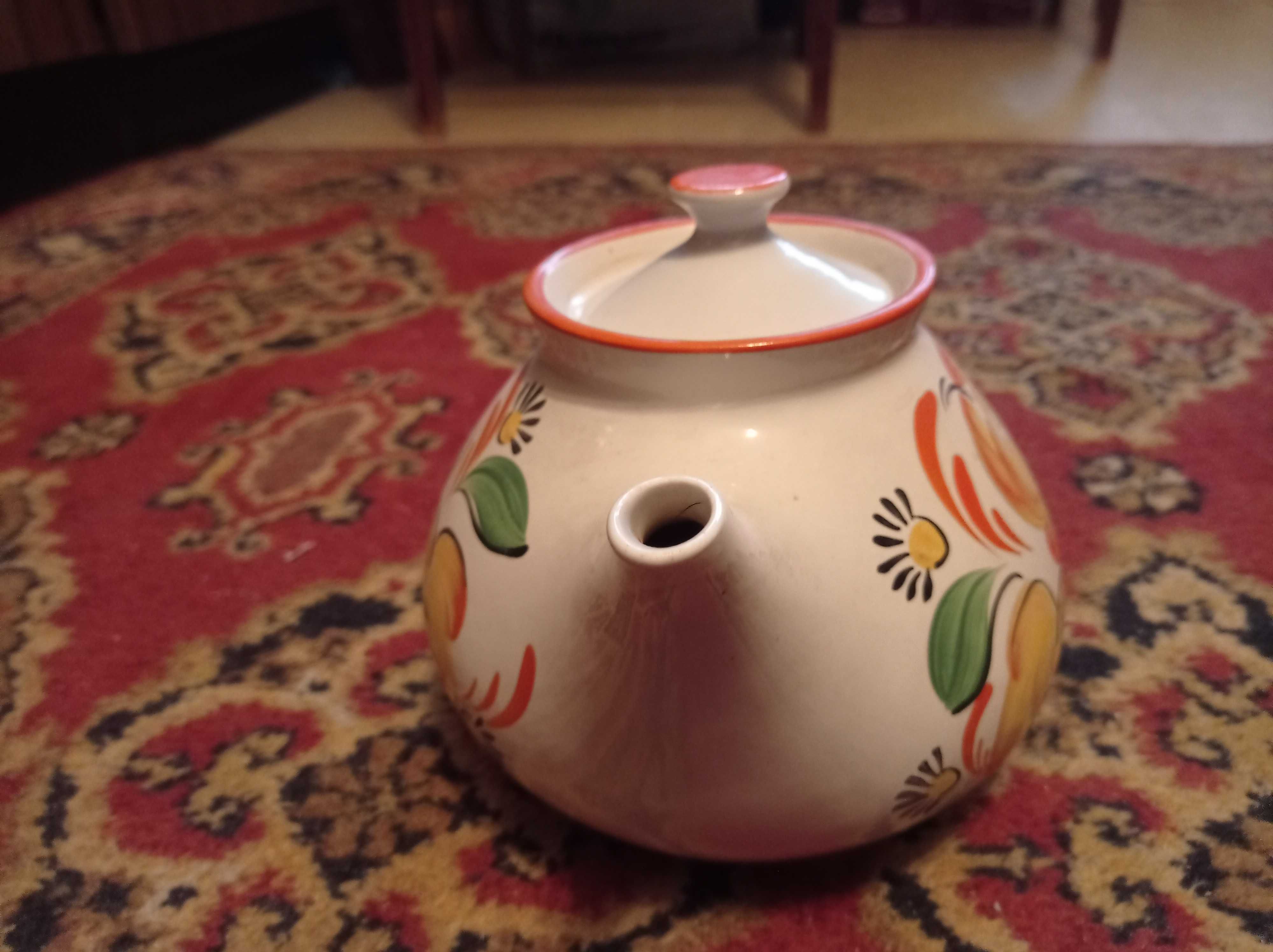 Изделия из керамики времен СССР: чайник и кувшин (г. Днепр)