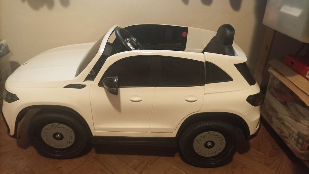 Carro eléctrico criança