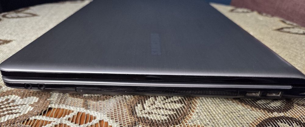 Laptop Samsung 17" NP350E7C i3 250GB SSD Windows