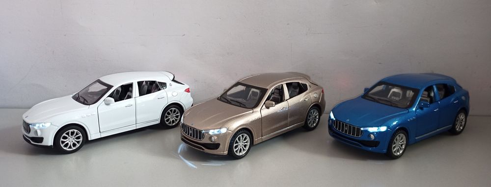Maserati Levante модель 1:32 Металл звук свет.