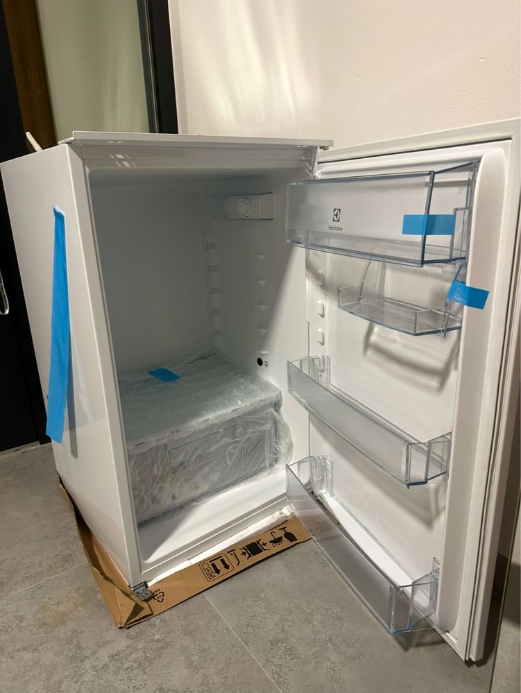 Nowa lodówka Electrolux LRB2AE88S 87,3 cm