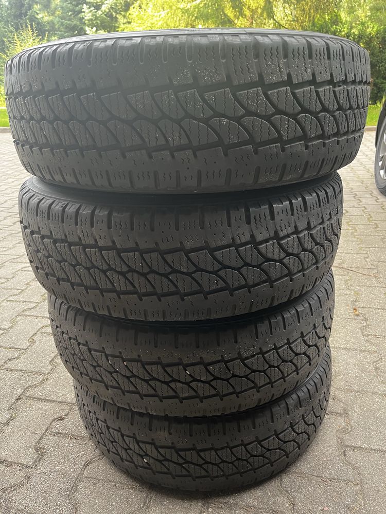 Opony zimowe 205/65 R16C - stalowe felgi