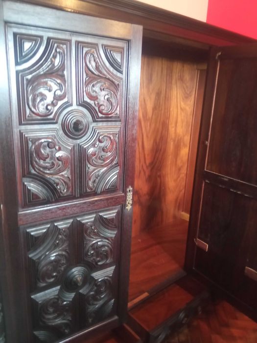 Guarda Vestidos Antigo Em Mogno