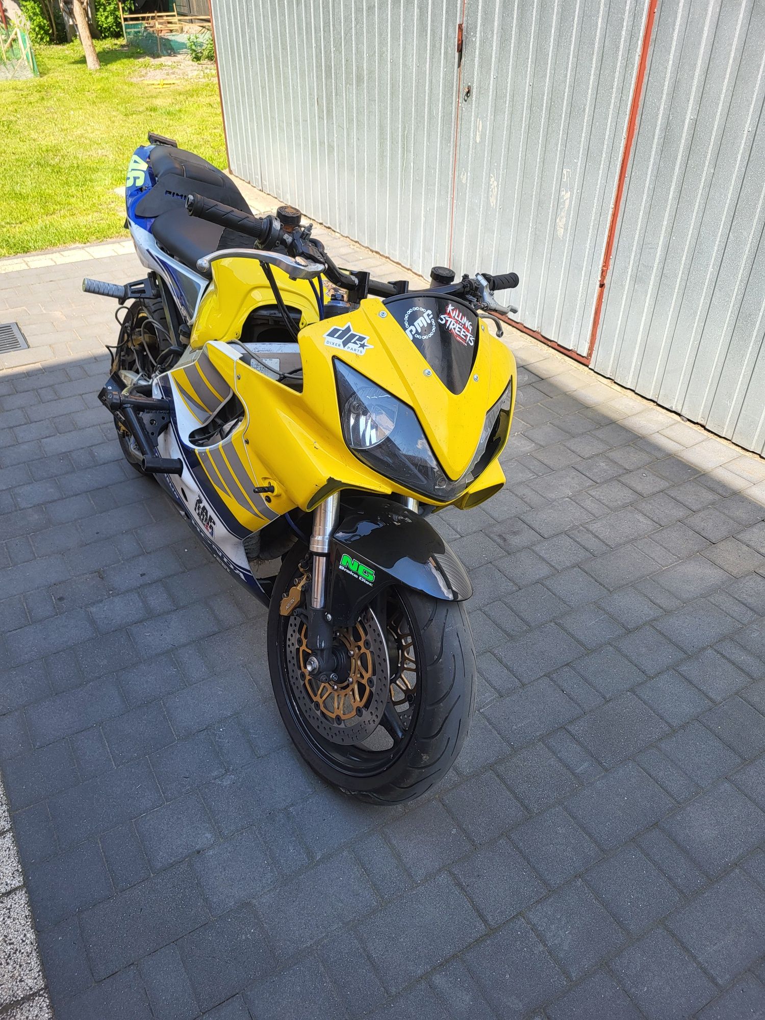 Honda Cbr 600 F4i stunt