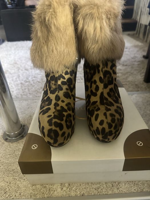 Женские ботинки на танкетке